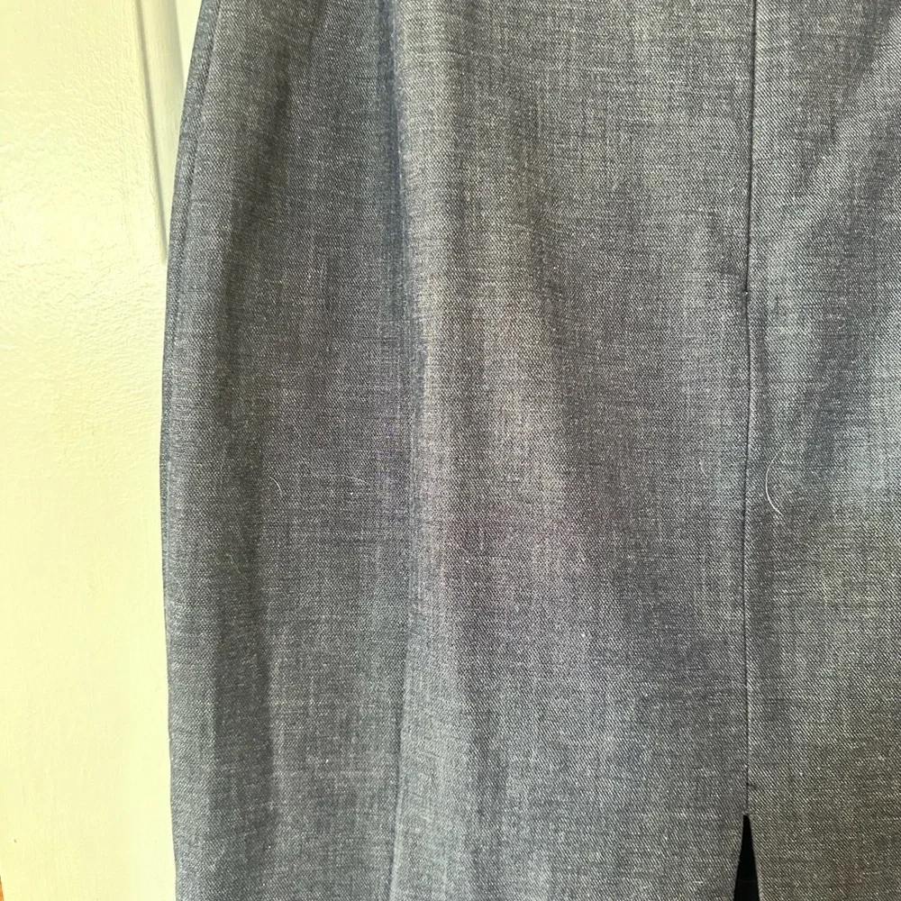 Like new Express‎ Blue Linen Pencil Skirt. Size 10.